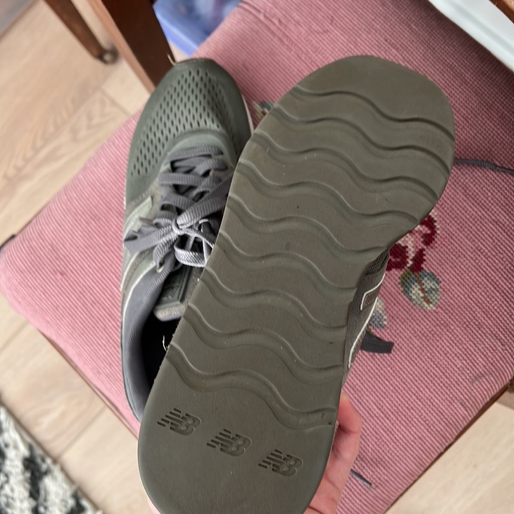 Olive green new balance sneakers - Picture 3 of 8